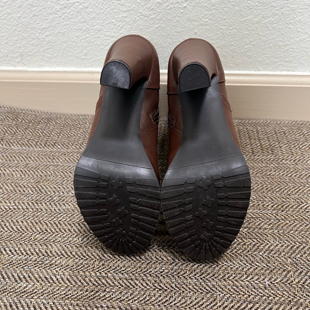 Madden Girl Size 6.5: Brown Mid Heeled Boots with Buckle Straps - Picture 6 of 6